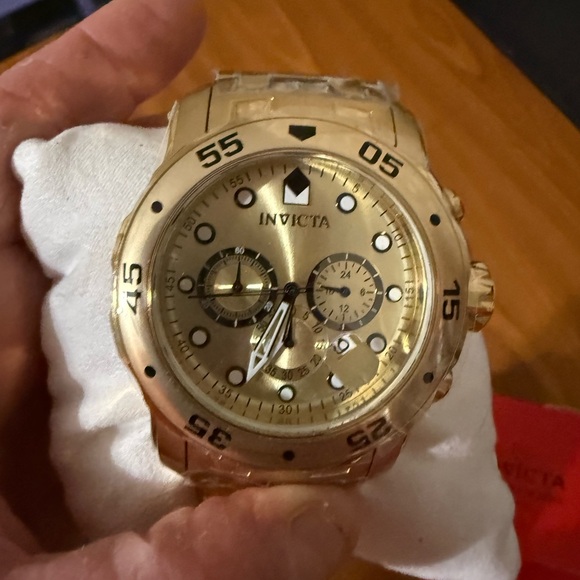 Invicta Red Box - Picture 2 of 5